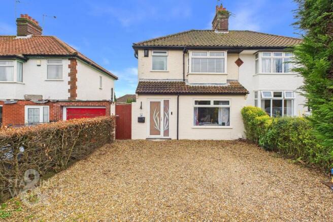 3 bed property, in Plumstead Road, £335,000