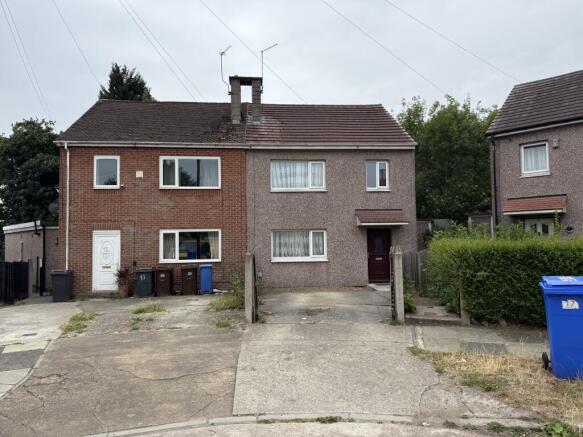 3 bed property, in 15 Sharrard Close, £100,000