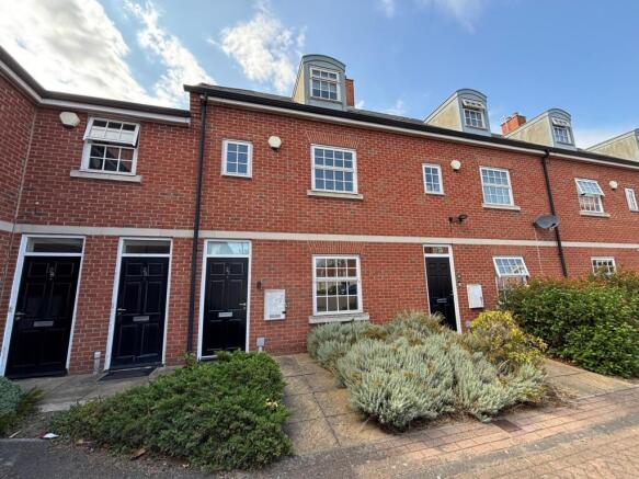 4 bed property, in 27 Hamilton Mews, £132,000