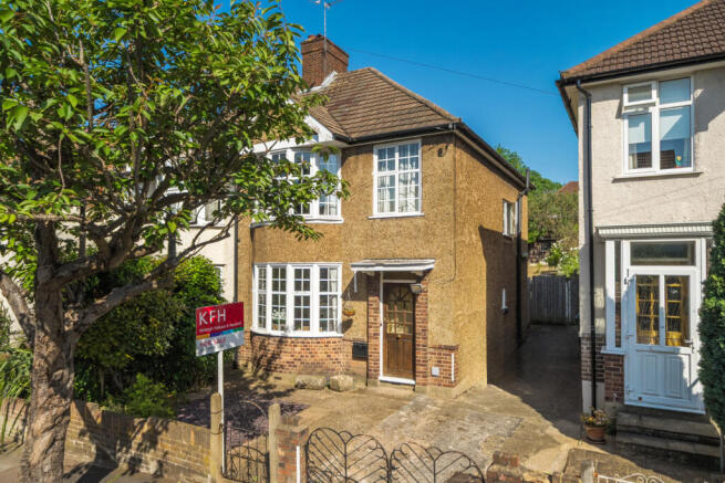3 bed property, in Salehurst Road, £925,000