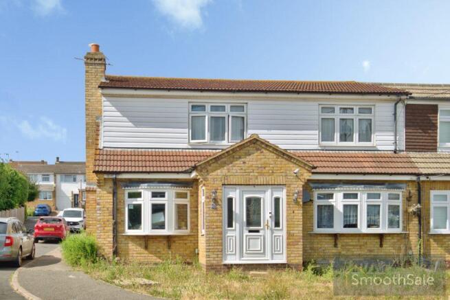 4 bed property, in Orchard Avenue, £425,000