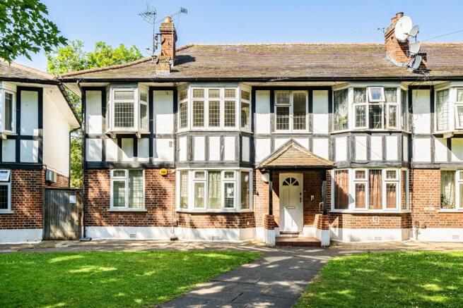 2 bed property, in Tudor Court, £350,000