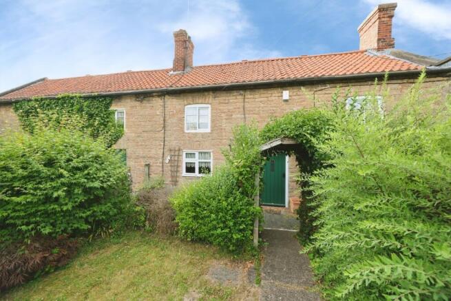 3 bed property, in Manor Road, £300,000