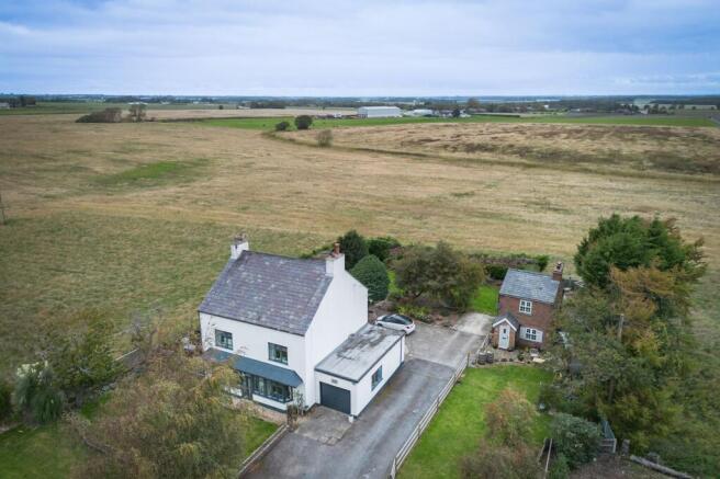 5 bed property, in Drummersdale Lane, £800,000