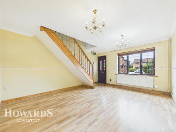 2 bed property, in Sunnyfields, £180,000