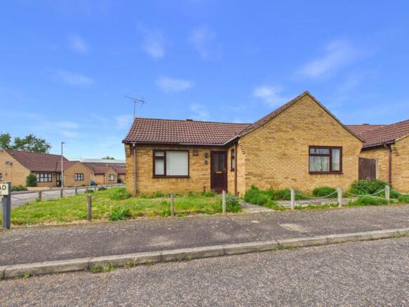 2 bed property, in Regent Road, £225,000