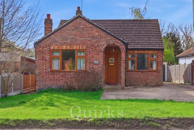 2 bed property, in Dunton Road, £525,000