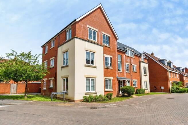 2 bed property, in Cutforth Way, £220,000