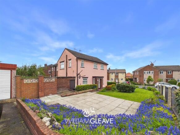 3 bed property, in Pen Y Coed Road, £195,000