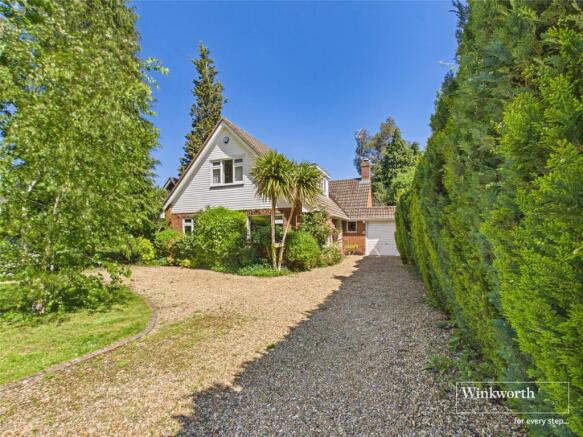 3 bed property, in Orchard Close, £900,000