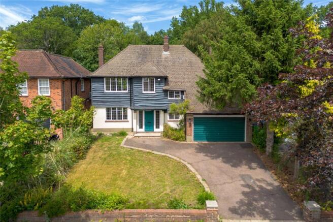 4 bed property, in Broadstrood, £1,250,000