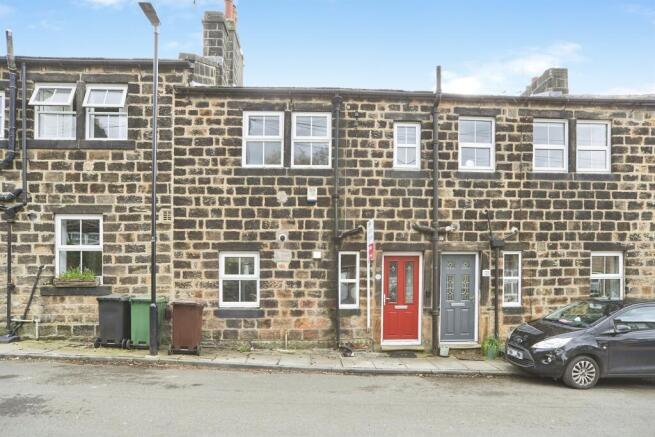 2 bed property, in Football, £200,000