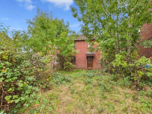 3 bed property, in Ladbroke Gardens, £150,000
