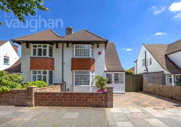 3 bed property, in Derek Avenue, £900,000