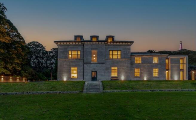 2 bed property, in Honeysuckle, £300,000
