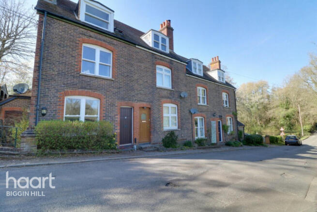 3 bed property, in Station Road, £475,000