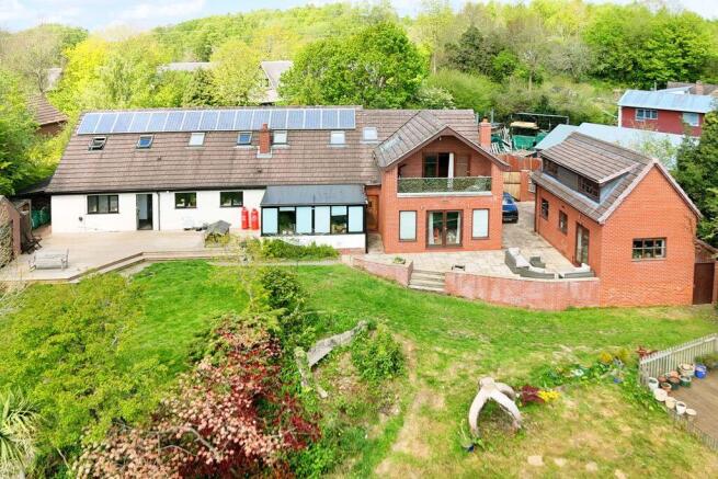 5 bed property, in Leasowe Green, £850,000