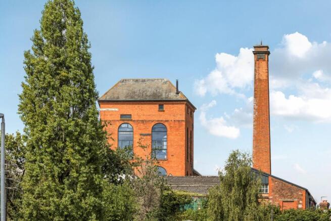2 bed property, in Golden Hill, £525,000