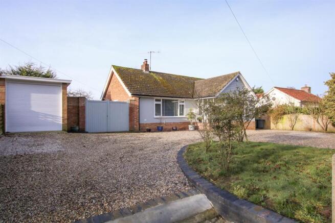 3 bed property, in Main Road, £450,000