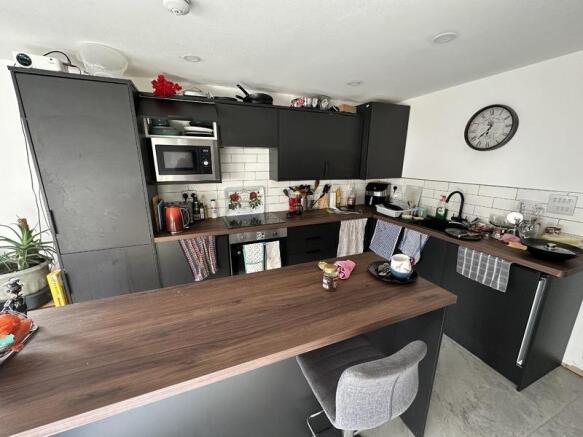 5 bed property, in Penhevad Street, £430,000
