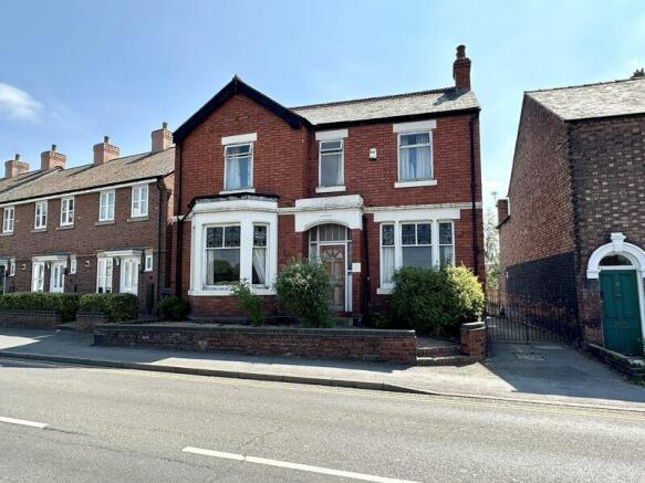 3 bed property, in St. Michaels Street, £450,000