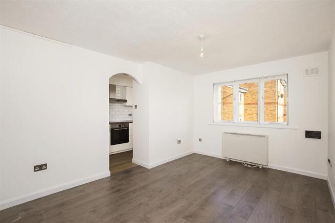 1 bed property, in Harrow Road, £290,000