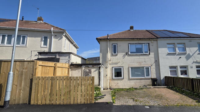 3 bed property, in 5 Dene View, £40,000