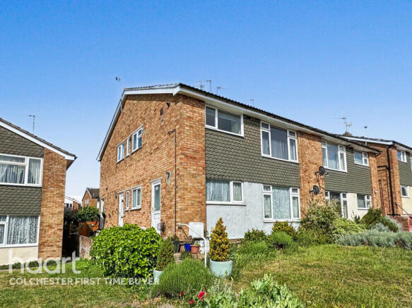 2 bed property, in Suffolk Close, £150,000