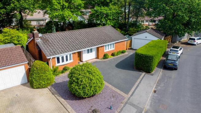 3 bed property, in Lynwood Close, £500,000