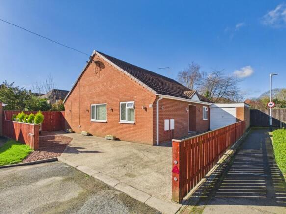 2 bed property, in Queensway, £295,000