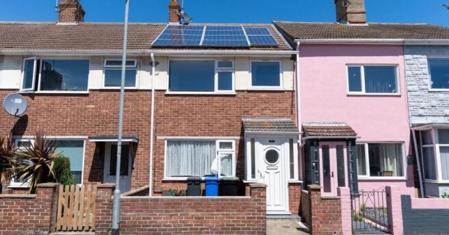 3 bed property, in 72 Lorne Park Road, £127,500