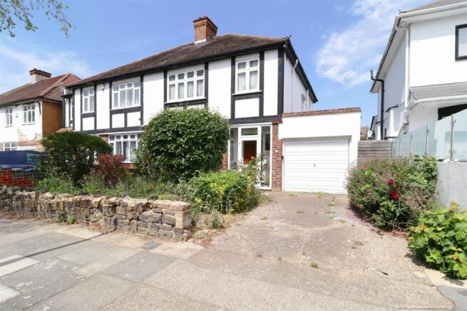 3 bed property, in Martin Dene, £550,000