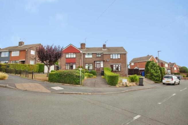 2 bed property, in Orchard Crescent, £120,000