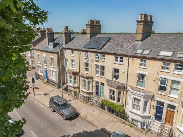 5 bed property, in Newmarket Road, £1,195,000