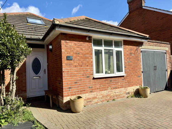 4 bed property, in High Beach, £450,000