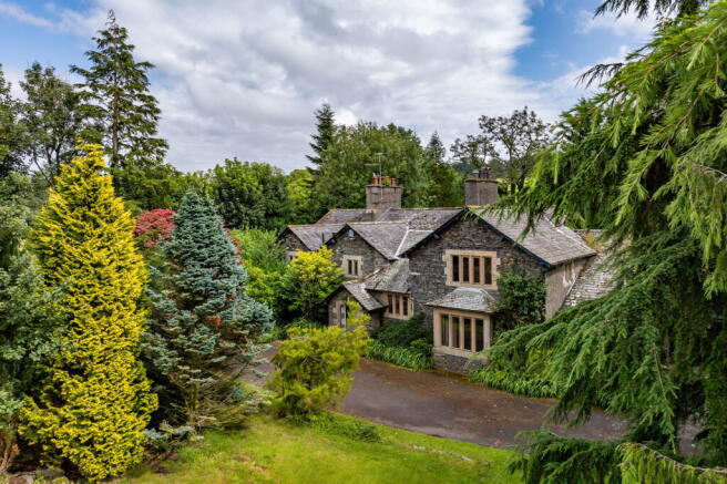 6 bed property, in Bellmount, £1,650,000