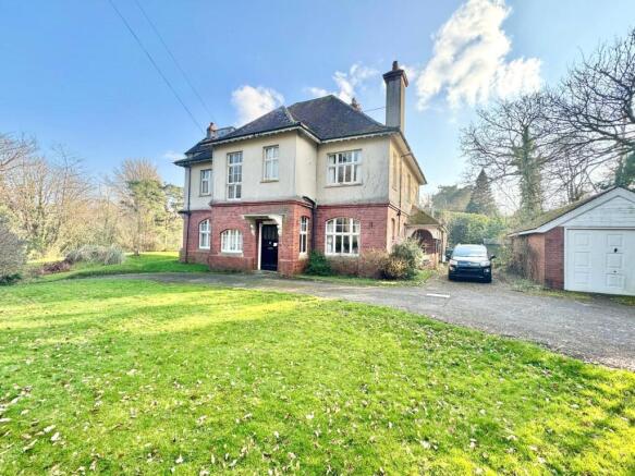 8 bed property, in Grosvenor Road, £550,000