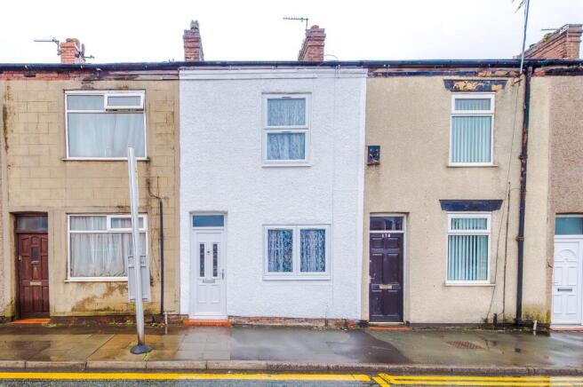 2 bed property, in Leigh Road, £115,000