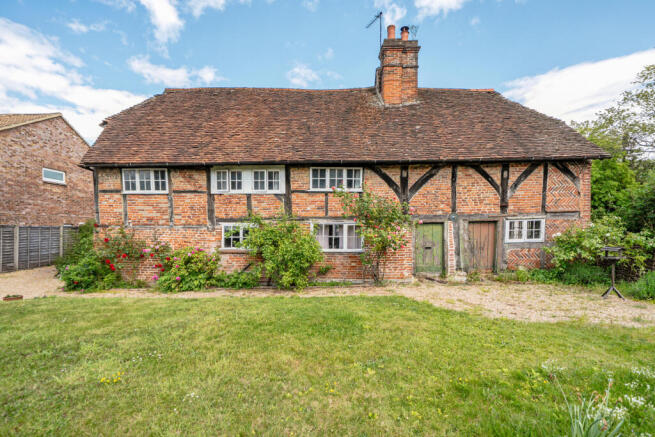 4 bed property, in Little Bookham Street, £600,000