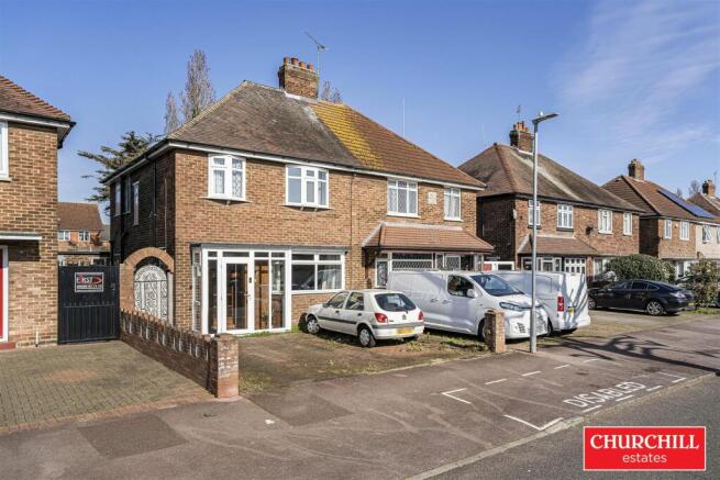 3 bed property, in Valentines Way, £450,000
