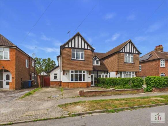 4 bed property, in Glenavon Road, £499,995