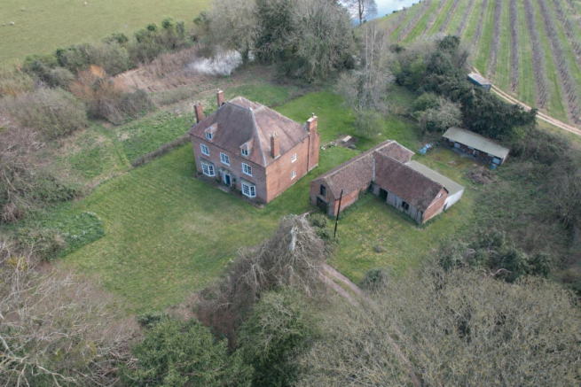 6 bed property, in Ford House Road, £950,000