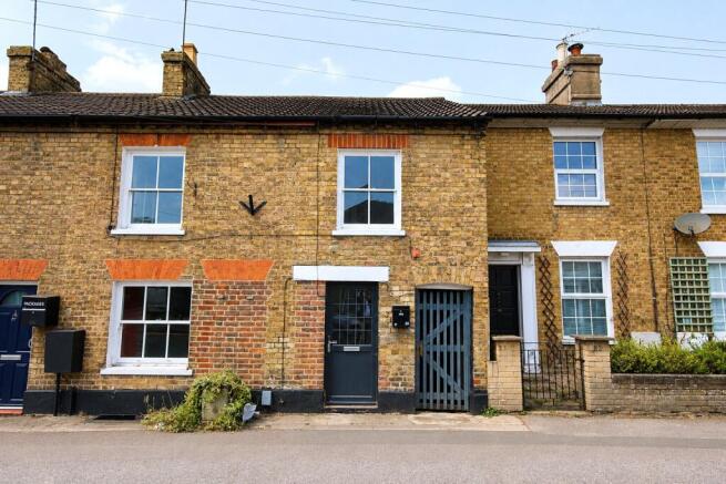 3 bed property, in High Street, £220,000