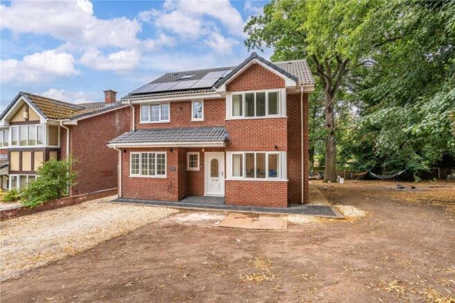 6 bed property, in 8A Greenfinch Close, £375,000