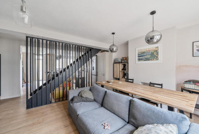 3 bed property, in Holmesdale Road, £525,000