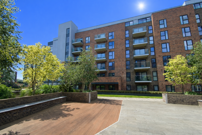 2 bed property, in East Station Road, £239,000