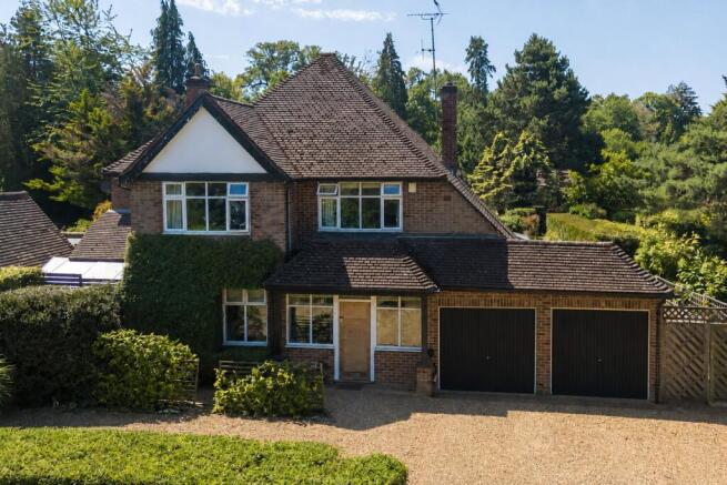 4 bed property, in Southfield Place, £1,695,000