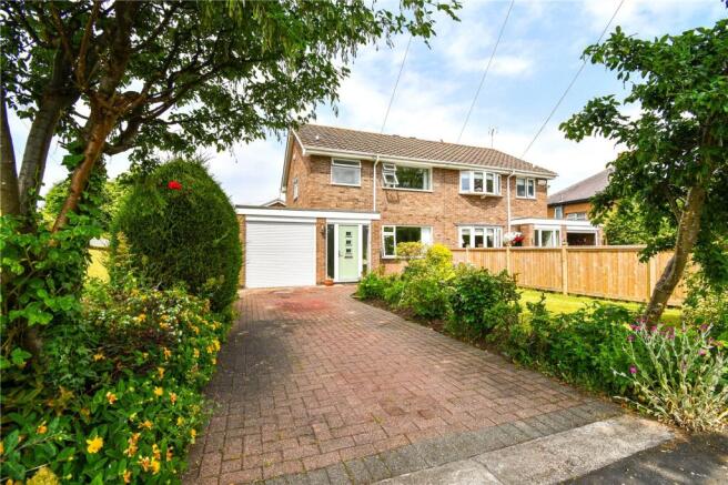3 bed property, in Woodlands Road, £350,000