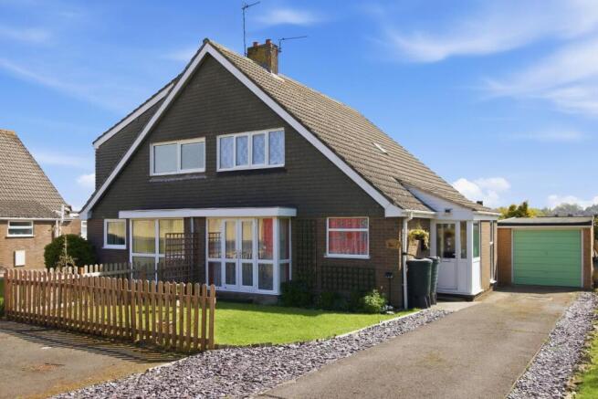 3 bed property, in Ridgeway Gardens, £350,000