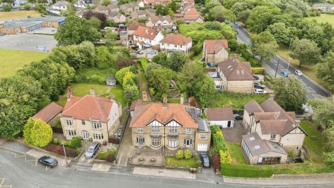 4 bed property, in Bowman Road, £375,000